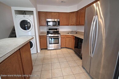 8 Racal Ct unit B3, Staten Island, NY 10314 - photo 6
