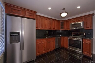 29 Pinnacle Dr unit 29, Port Jefferson, NY 11777 - photo 2