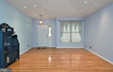 815 Persimmon Ln unit V126, Langhorne, PA 19047 - photo 3
