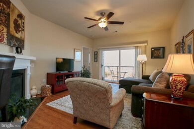 8960 Fascination Ct unit 311, Lorton, VA 22079 - photo 4