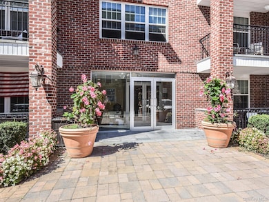 200 Carney St unit 203, Glen Cove, NY 11542 - photo 3