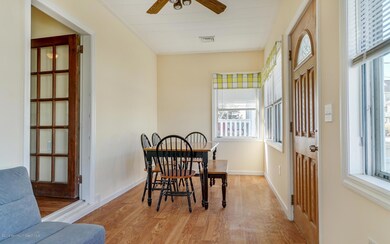 Front House - Porch d