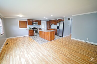 232 Butte Ln, Carpentersville, IL 60110 - photo 4