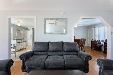 06_405EMerchant_165_LivingRoom2_HiRes