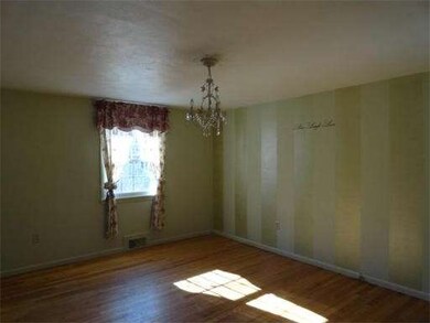 133 Pinecrest Dr, Springfield, MA 01118 - photo 5