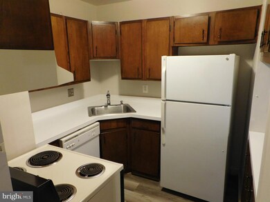 401 E Dartmouth Dr unit 3, Sterling, VA 20164 - photo 4