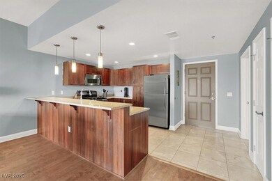 Kitchen with soft close cabinets and stainless app