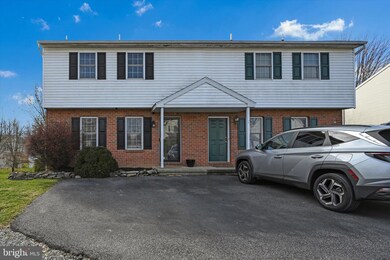 117 Bainbridge Cir, Reading, PA 19608 - photo 2