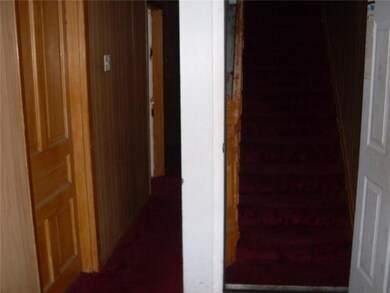 Entry/Foyer.