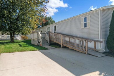 23467 Manor Rd N, New Boston, MI 48164 - photo 2