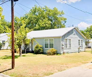 1006 Gladney St, Gainesville, TX 76240 - photo 5