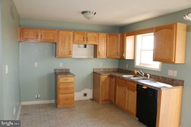 15297 Camden Dr, Greencastle, PA 17225 - photo 2