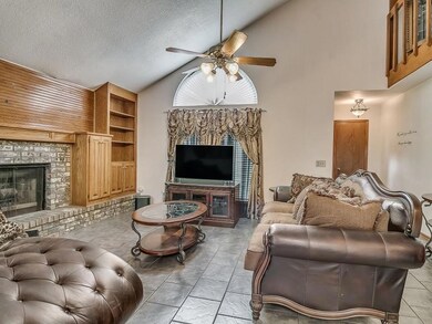 1121 Leafhurst Rd, Moore, OK 73160 - photo 5