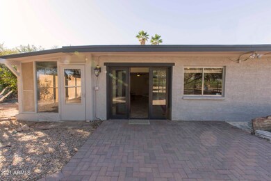 SIDE ENTRANCE - 83U3531
