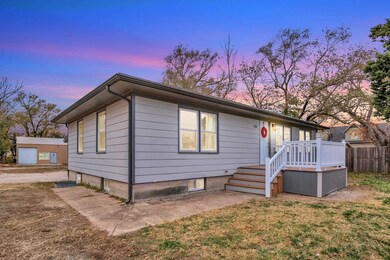 1215 N Magnolia St, Newton, KS 67114 - photo 2