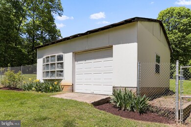 15120 Peach Orchard Rd, Silver Spring, MD 20905 - photo 4