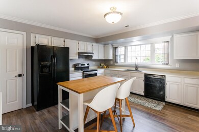 877 Waterford Dr, Frederick, MD 21702 - photo 5