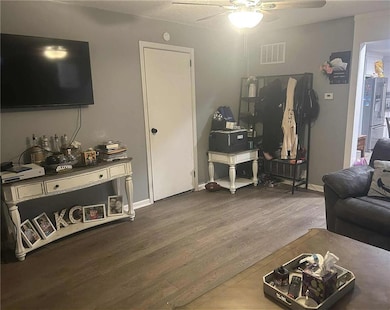 120 W 3rd St, Tonganoxie, KS 66086 - photo 2