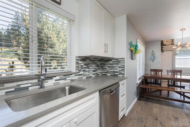 801 NW Roanoke Ave, Bend, OR 97701 - photo 7