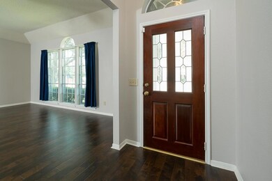 2909 Julie Ann Dr, Pearland, TX 77584 - photo 2