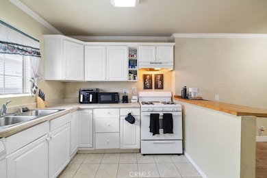 11050 Keswick St, Sun Valley, CA 91352 - photo 4