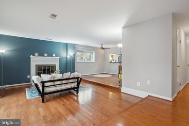 3829 Persimmon Cir, Fairfax, VA 22031 - photo 4