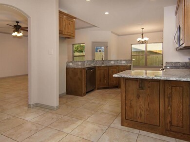 322 S Bowie Dr, Weatherford, TX 76086 - photo 7