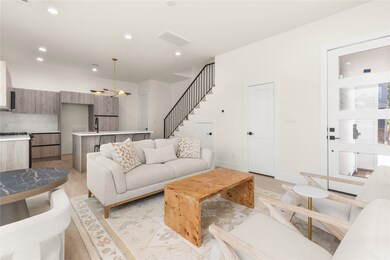 105 Tolima Dove St, Houston, TX 77018 - photo 5