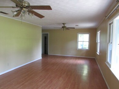 11 E Kelly Ln, Hazlehurst, GA 31539 - photo 2