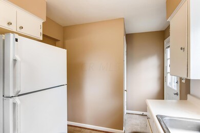 3071 Dresden Columbus OH 43224-large-005