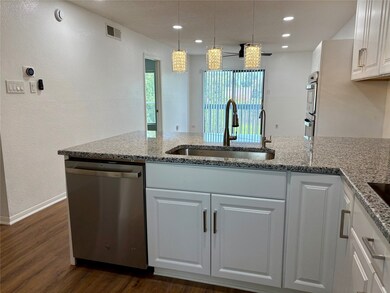 1516 Bay Area Blvd unit R4, Houston, TX 77058 - photo 2