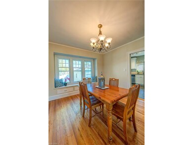 Easy flow to the dining room!