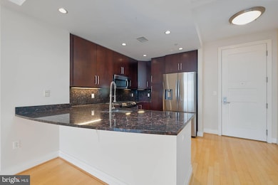One Park Crest unit 714, McLean, VA 22102 - photo 5