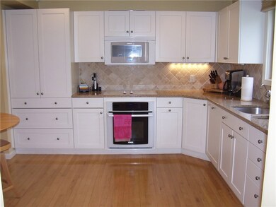 High-End appliances and finishes in this Eat-in-Ki