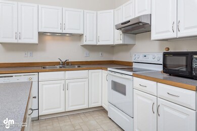 Kitchen_DMD_CorinneGraves_1028-SMALL