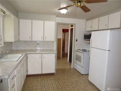 9012 4th Ave W, Everett, WA 98204 - photo 3