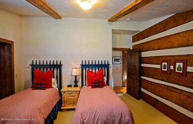 Cabin 9 - Twin Guest room
