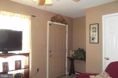 102 Ranson Estates Cir, Ranson, WV 25438 - photo 2