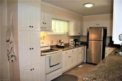 930 Sherwood Ave, Asheboro, NC 27205 - photo 4