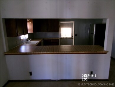 702 W Chestnut Ave, Barnsdall, OK 74002 - photo 4