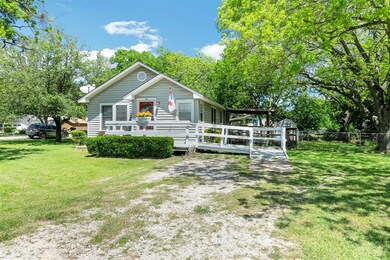 400 S Garrett Ave, Ennis, TX 75119 - photo 2