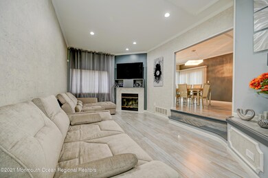 06-Living Room into Dining Room