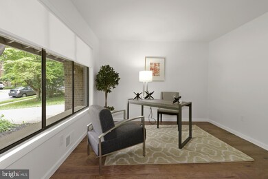 10517 Arrowood St, Fairfax, VA 22032 - photo 5