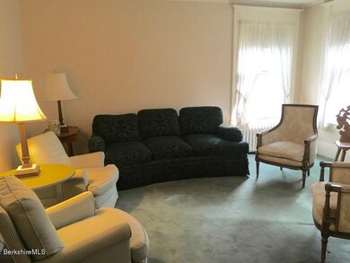 Living Room Unit 6