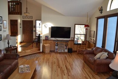 1748 NW Crescent Dr, Grants Pass, OR 97526 - photo 4