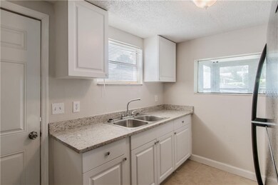 817 Whitehurst St, Lakeland, FL 33805 - photo 3