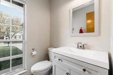 n 4029 Calder Ct E015