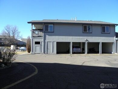 Carport w/direct entry