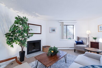 825 Main Unit 23-18