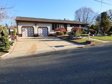 26 Oakcrest Dr, Neptune, NJ 07753 - photo 4